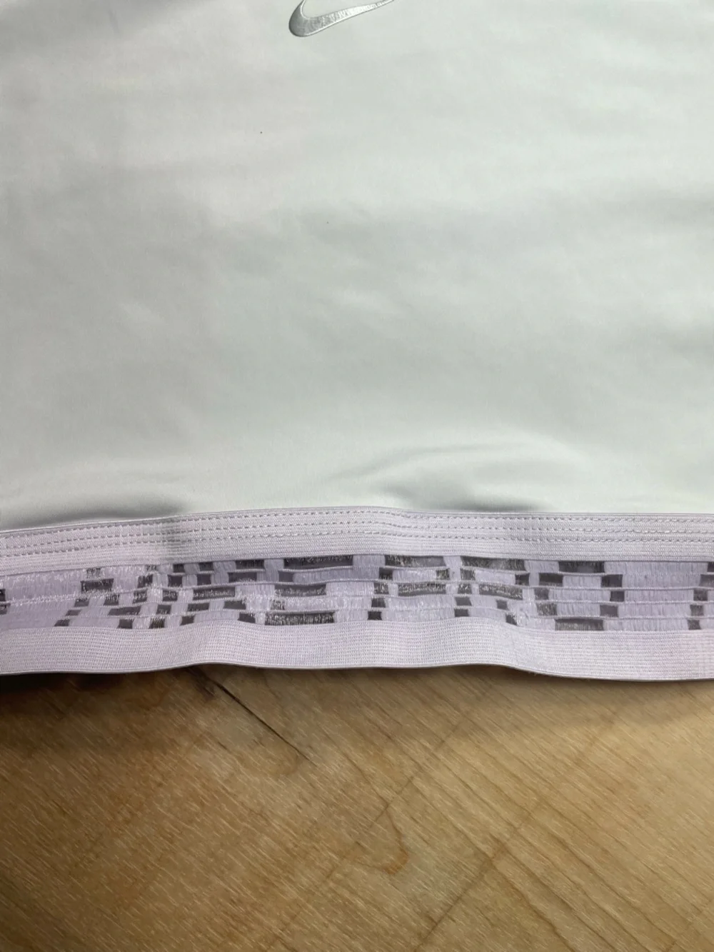Nike Pro‎ Dri Fit Crop Top Womens Medium Gray Lavender Athletic Gym - Picture 3 of 6